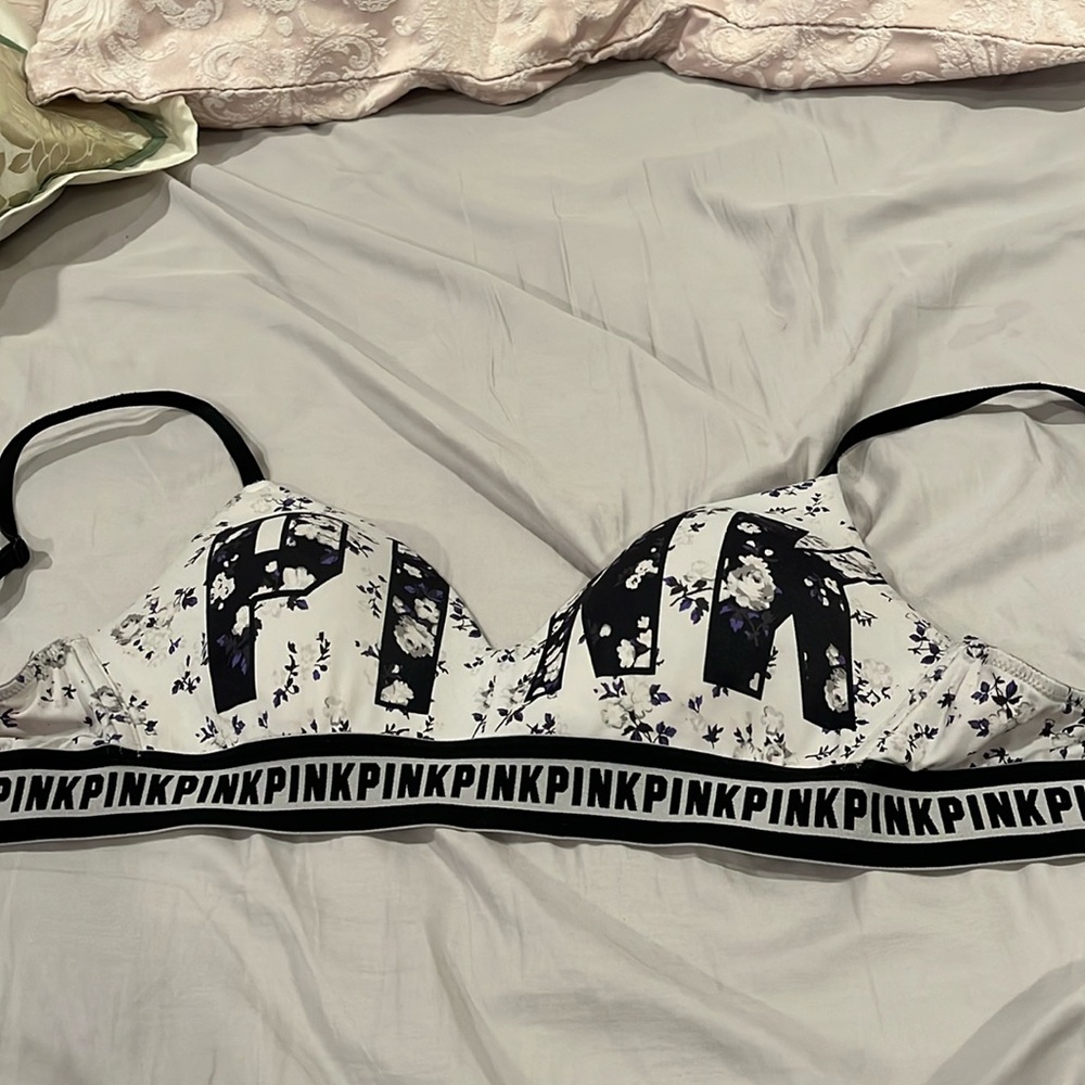 Victoria’s Secret pink wireless lightly lined bra